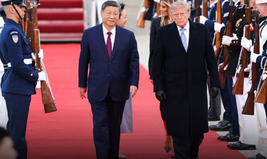 Çin Devlet Başkanı Şi 11 yıl sonra ABD’de: Trump, Şi'yi uçağın kapısında karşıladı