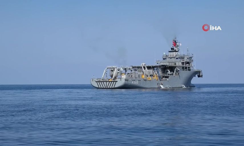 TCG Alemdar ve TCG Işın, Filo Jet enkazında aramaları sürdürüyor