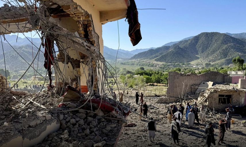 Pakistan'da okul çatısı çöktü: En az 20 çocuk ve 1 öğretmen hayatını kaybetti