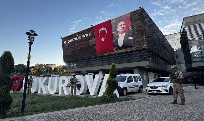 Çukurova Belediyesine usulsüzlük operasyonu: İki belediye başkanının da aralarında bulunduğu 44 gözaltı