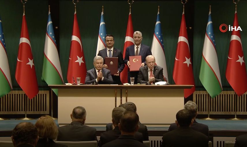 Cumhurbaşkanı Erdoğan, Özbekistan Cumhurbaşkanı Mirziyoyev ile görüşme gerçekleştirdi: İki ülke arasında 5 anlaşma imzalandı