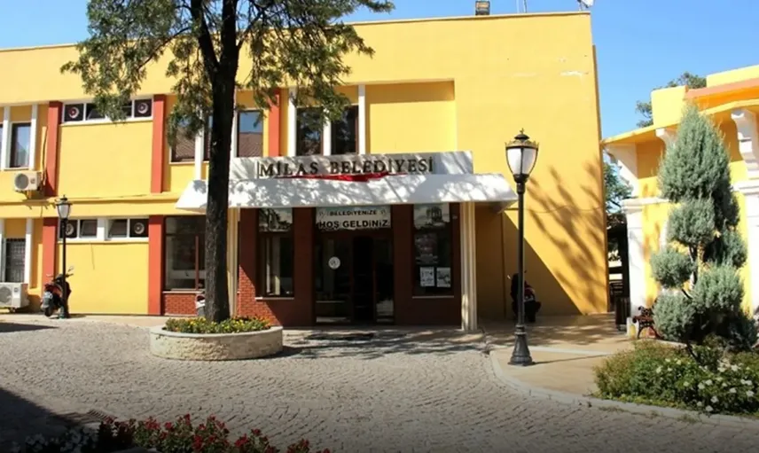 Milas Belediyesi'ne operasyon: Ekipler binada arama yapıyor