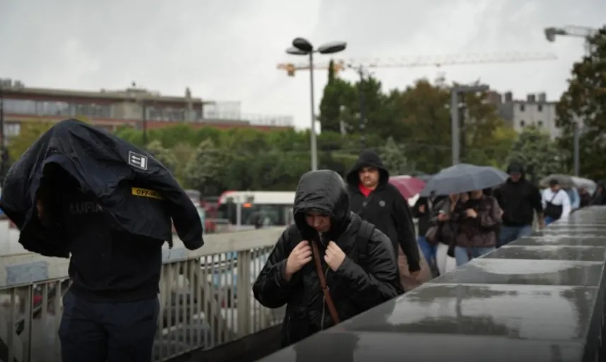 AKOM ve Meteoroloji'den İstanbul'a fırtına ve sağanak uyarısı: Sıcaklıklar 10 derece düşecek