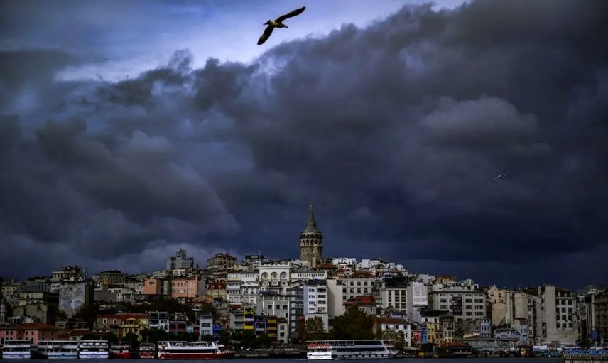 İstanbul Valiliği: Olumsuz hava koşulları nedeniyle eğitime ara bir gün ara verildi