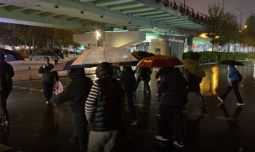 İstanbul'da sabah yağmuru zor anlar yaşattı: Yağışlar hafta boyunca sürecek