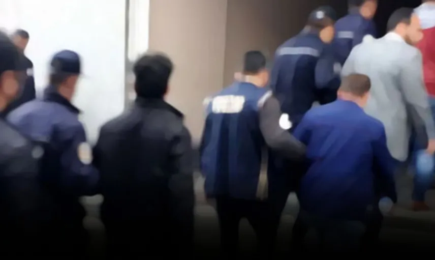 İstanbul'daki FETÖ operasyonlarında biri aktif kamu görevlisi 24 şüpheli yakalandı