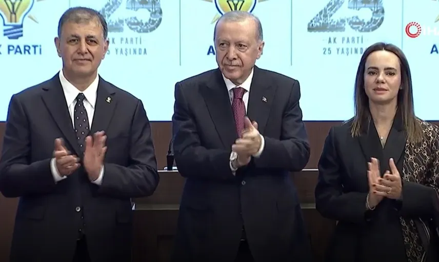 İzmir Büyükşehir Belediye Başkanı Cemil Tugay AK Parti’ye katıldı