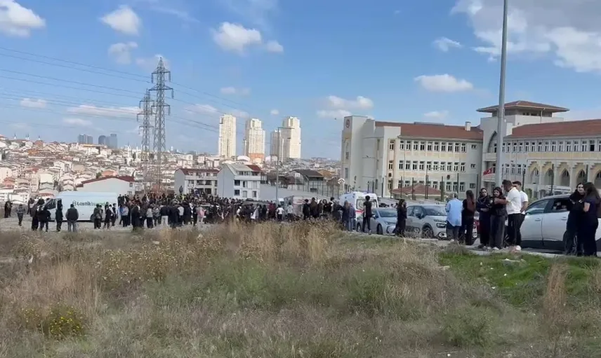 Esenyurt’ta lisede bıçaklı kavga: Biri ağır 2 öğrenci yaralandı